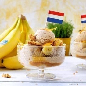 Cinnamon icecream with Chiquita banana and crunchy Dutch stroopwafel